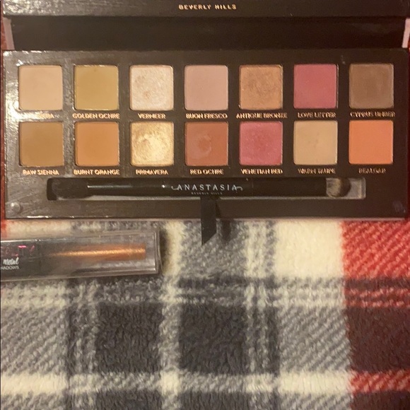 Eyeshadow Bundle - Picture 5 of 11